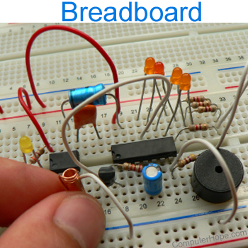 Several wires, capacitors, and integrated circuits connected to a breadboard